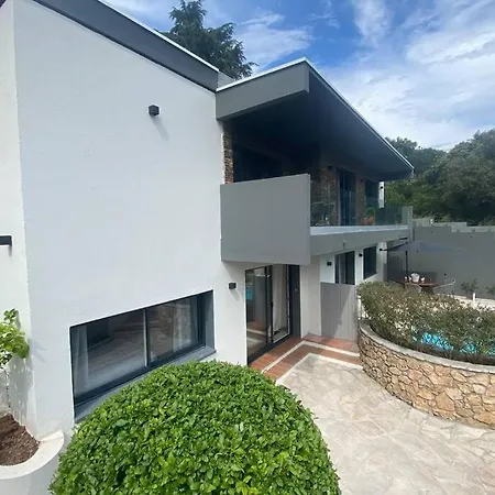 Rez De De Charme-piscine-3 6 Pers Saint-Raphael (Var)